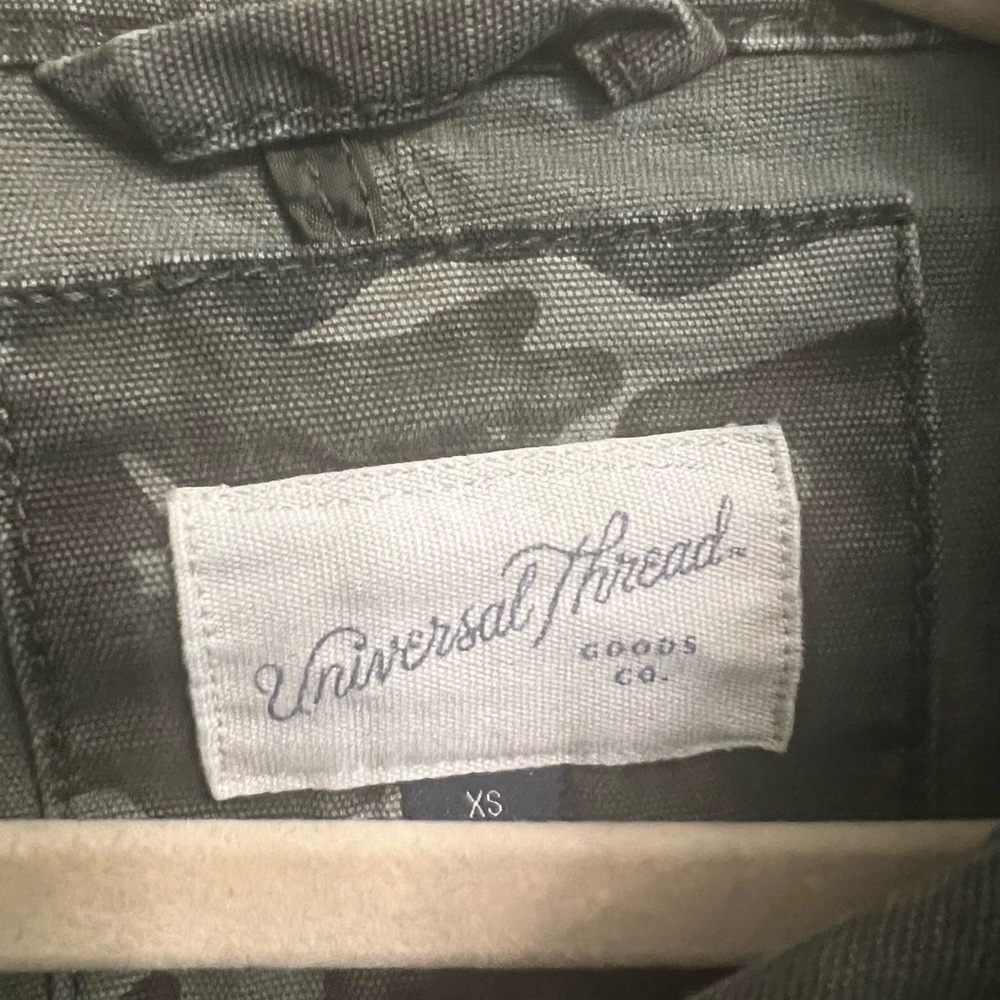Universal Thread - Picture 3 of 3
